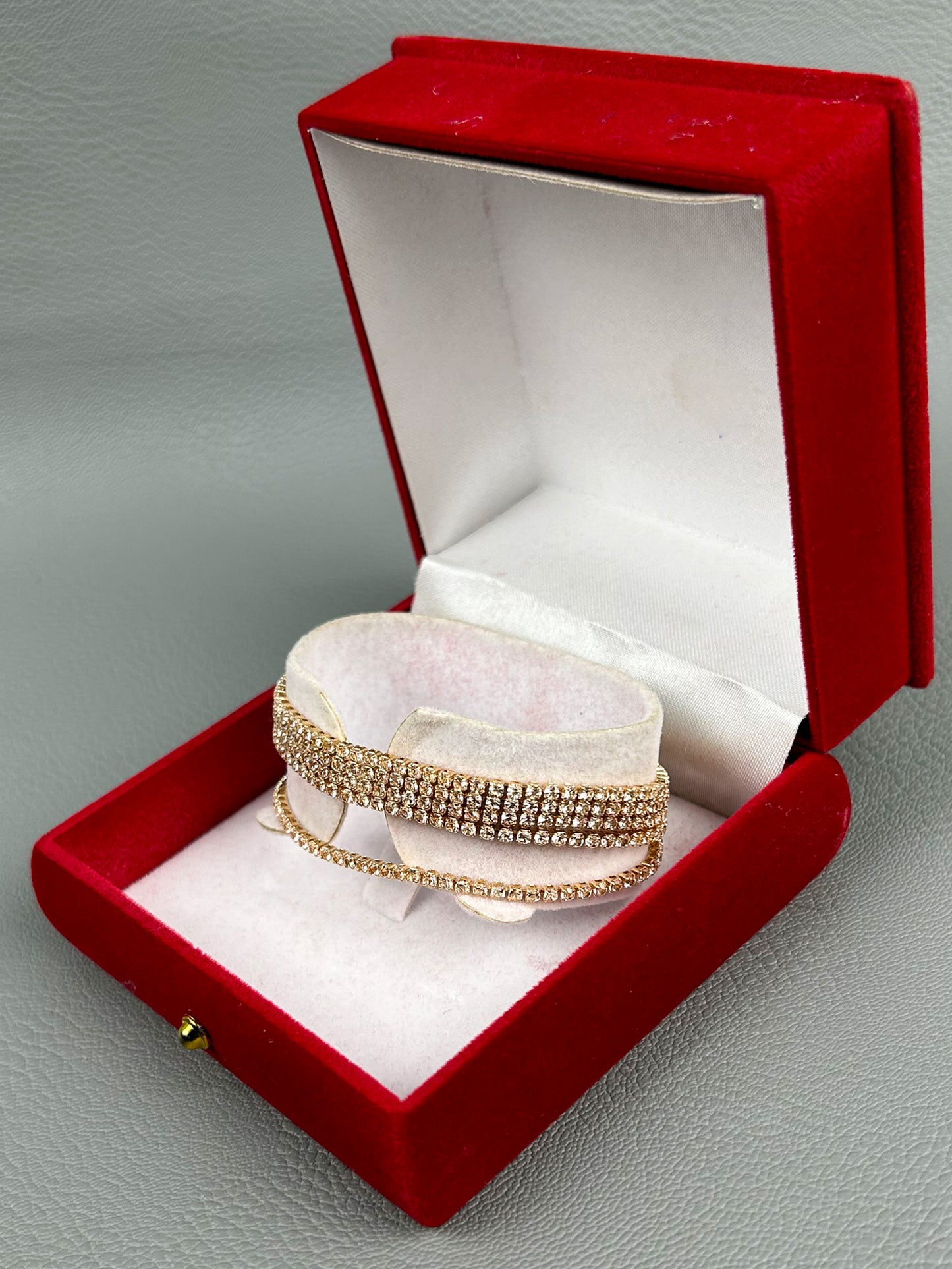 Elegant Golden Bracelet for Women/Girls WB01