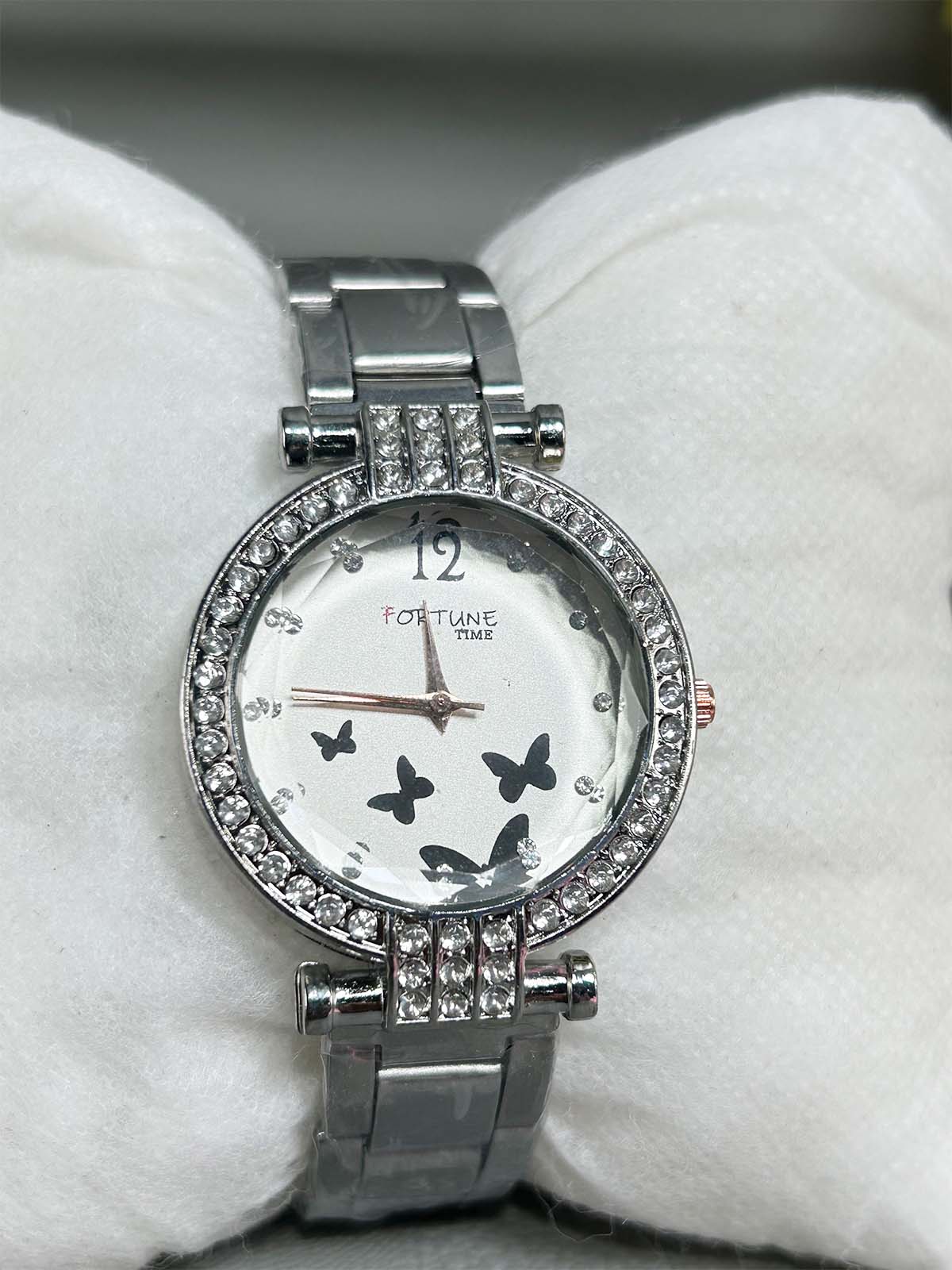 Silver Stylish Wrist Watch for Women WW73