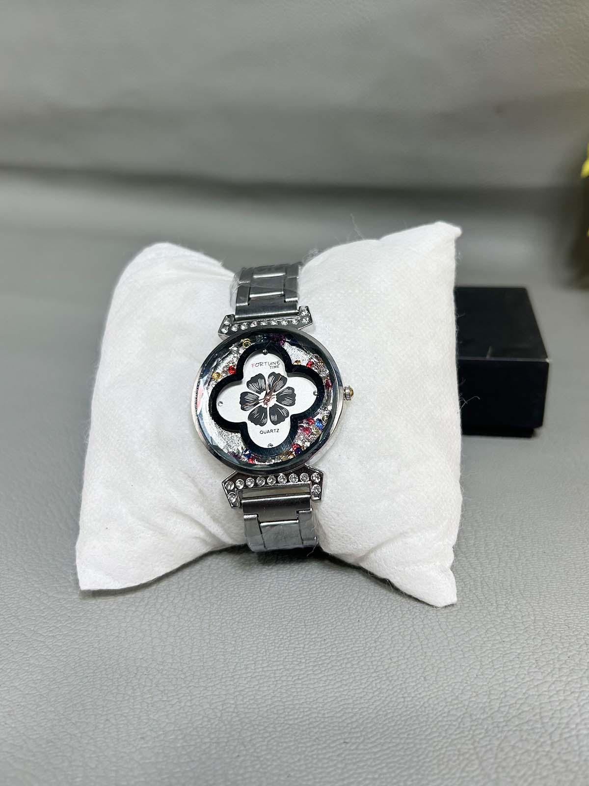 Silver Stylish Wrist Watch for Women WW75