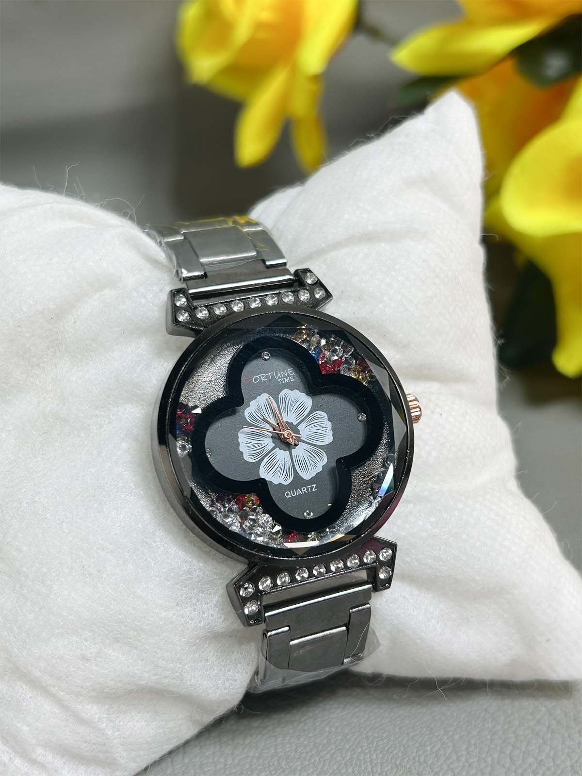 Black Stylish Wrist Watch for Women WW76