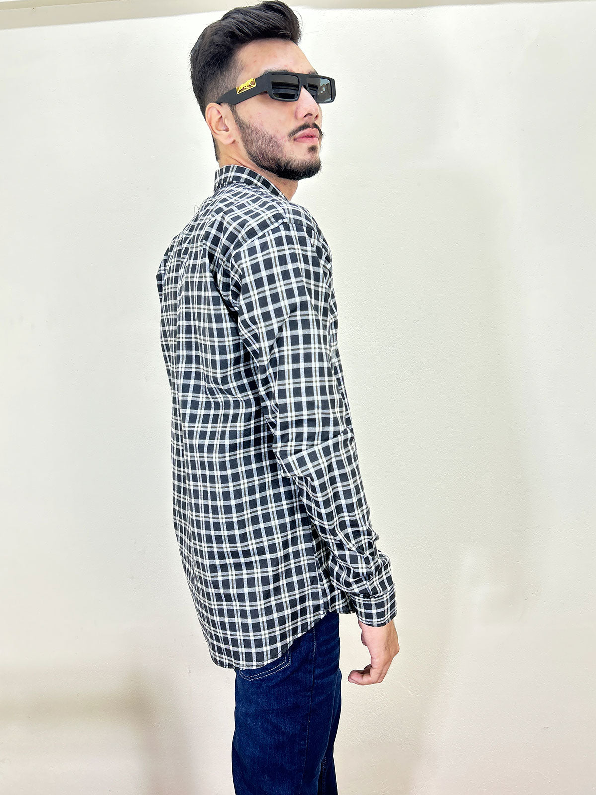 B White Checks Casual Shirt For Men MCS102