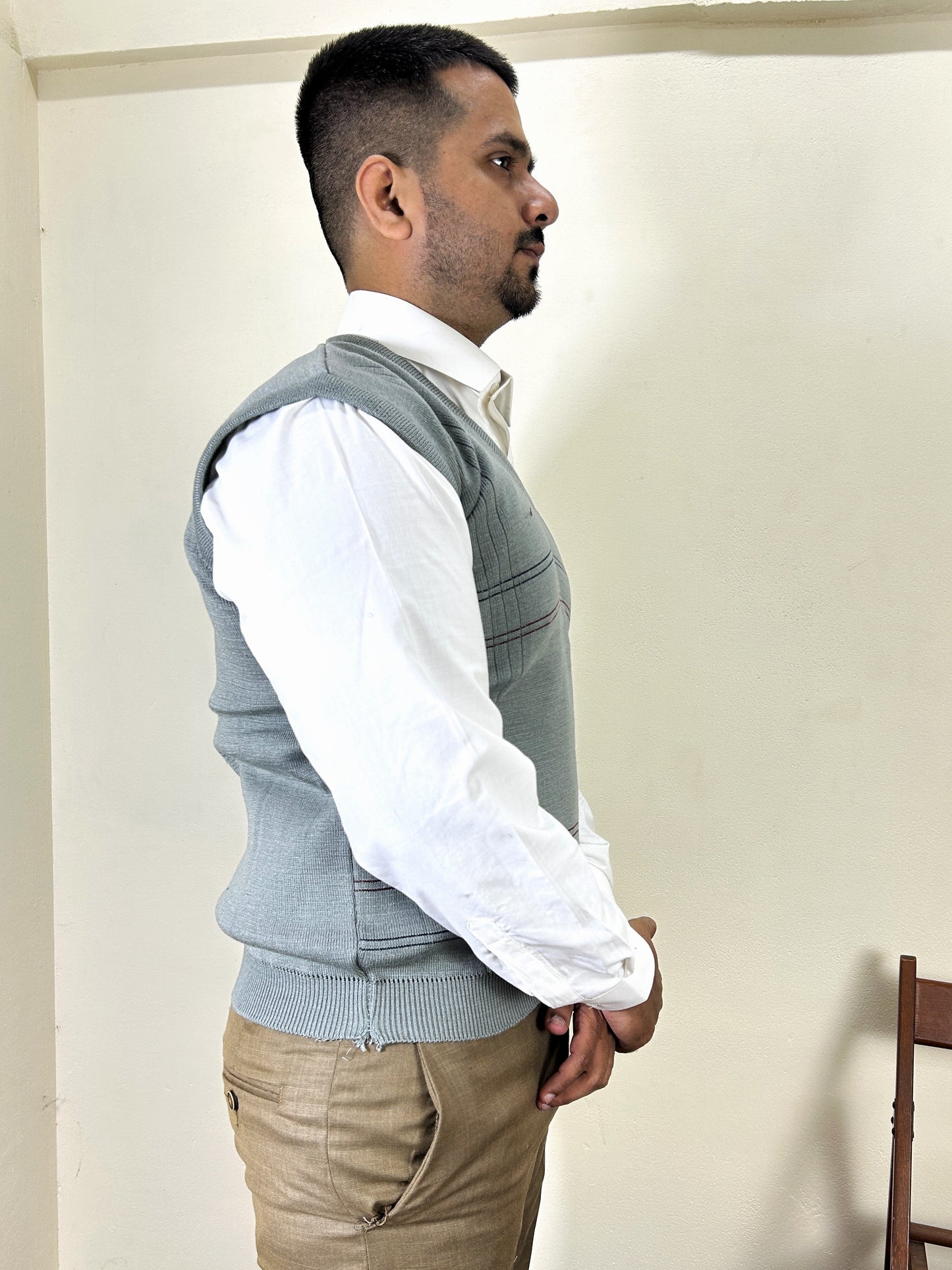 Grey Sleeveless Sweater for Men MSW67