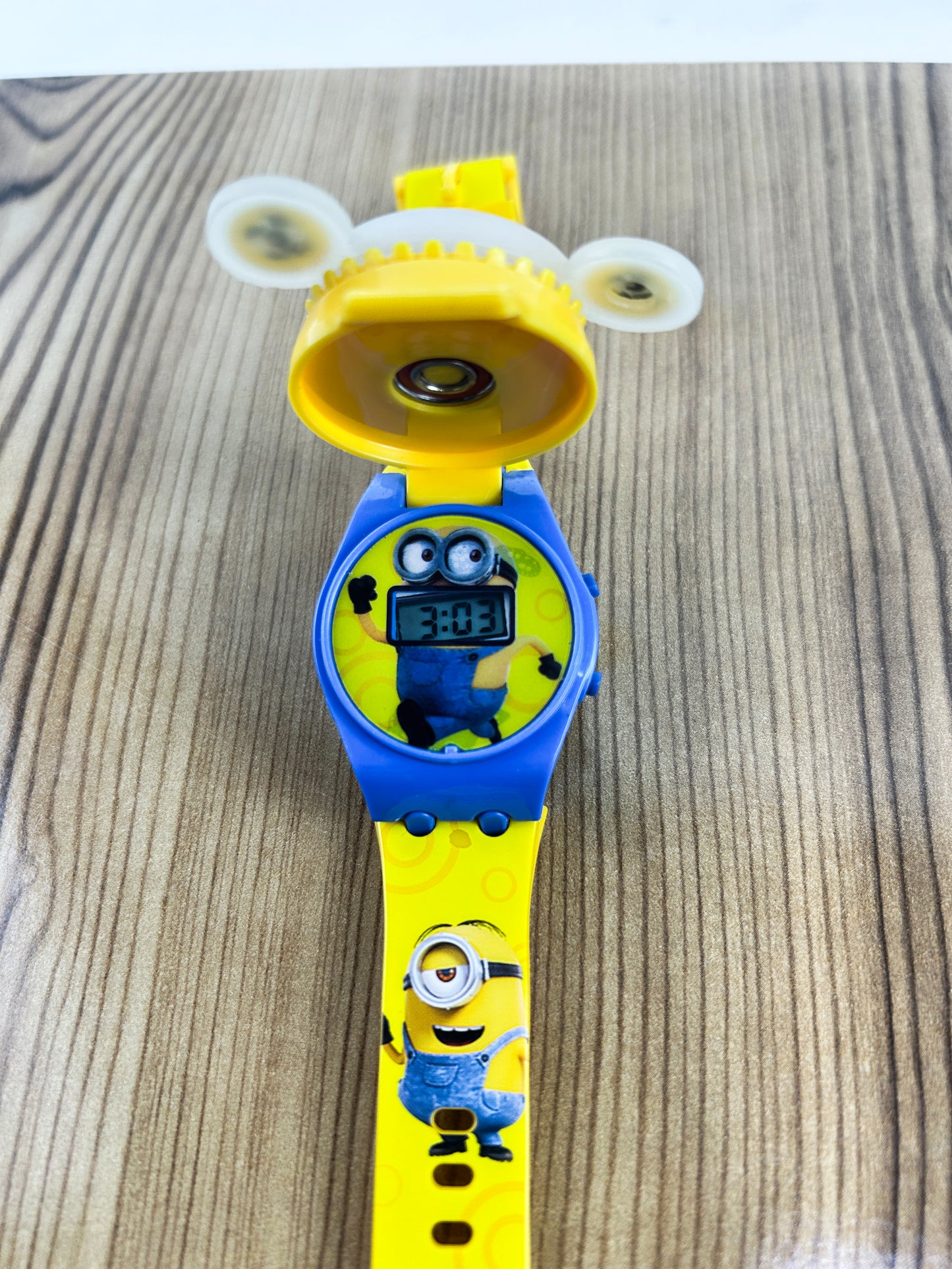 Minions Yellow Wrist Watch For Unisex KWW46
