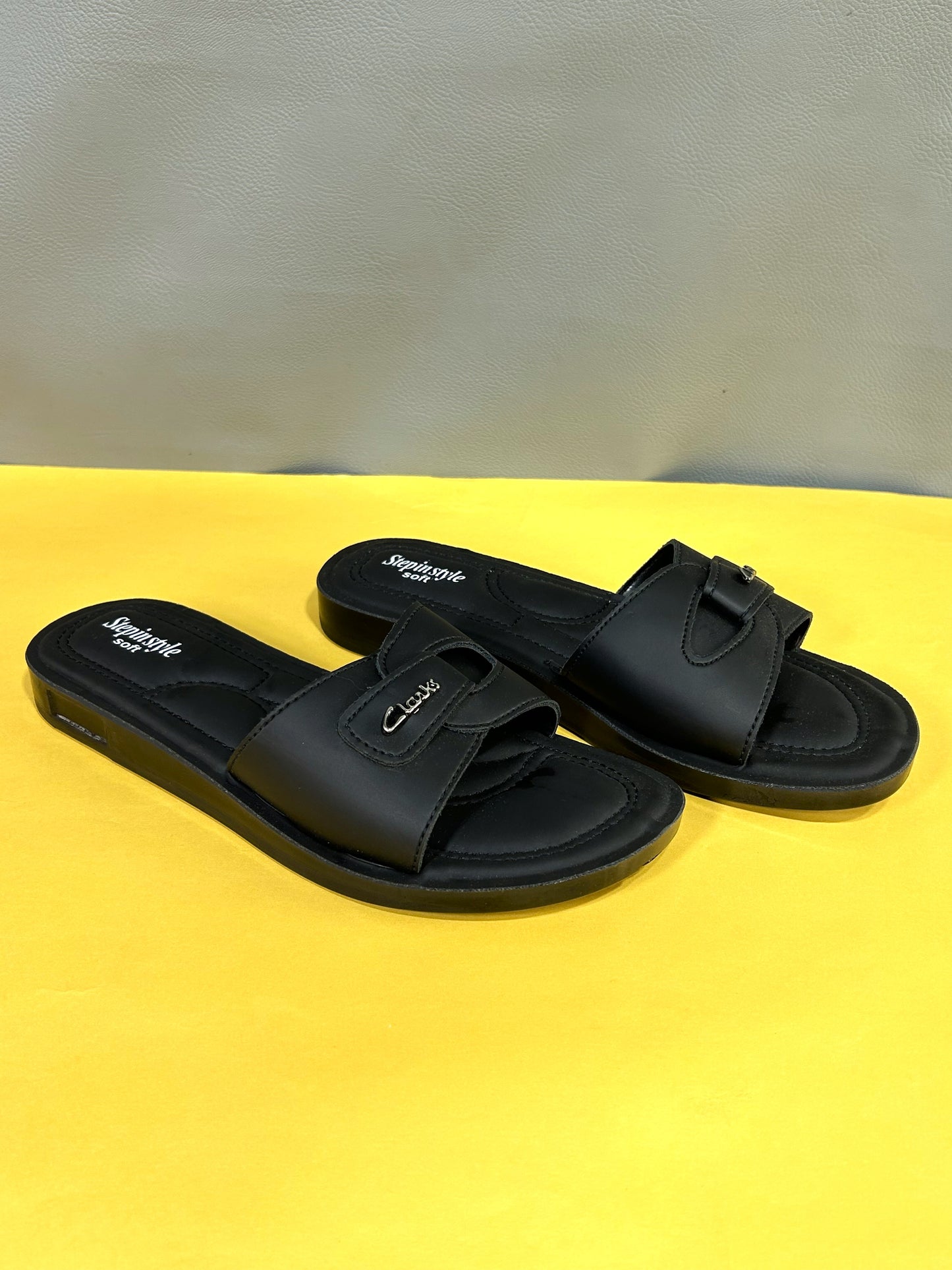 Black Casual Slipper for Women WS50