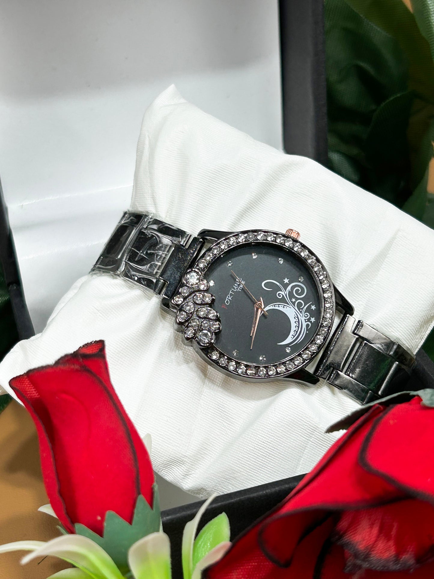 Black Stylish Wrist Watch for Women WW47