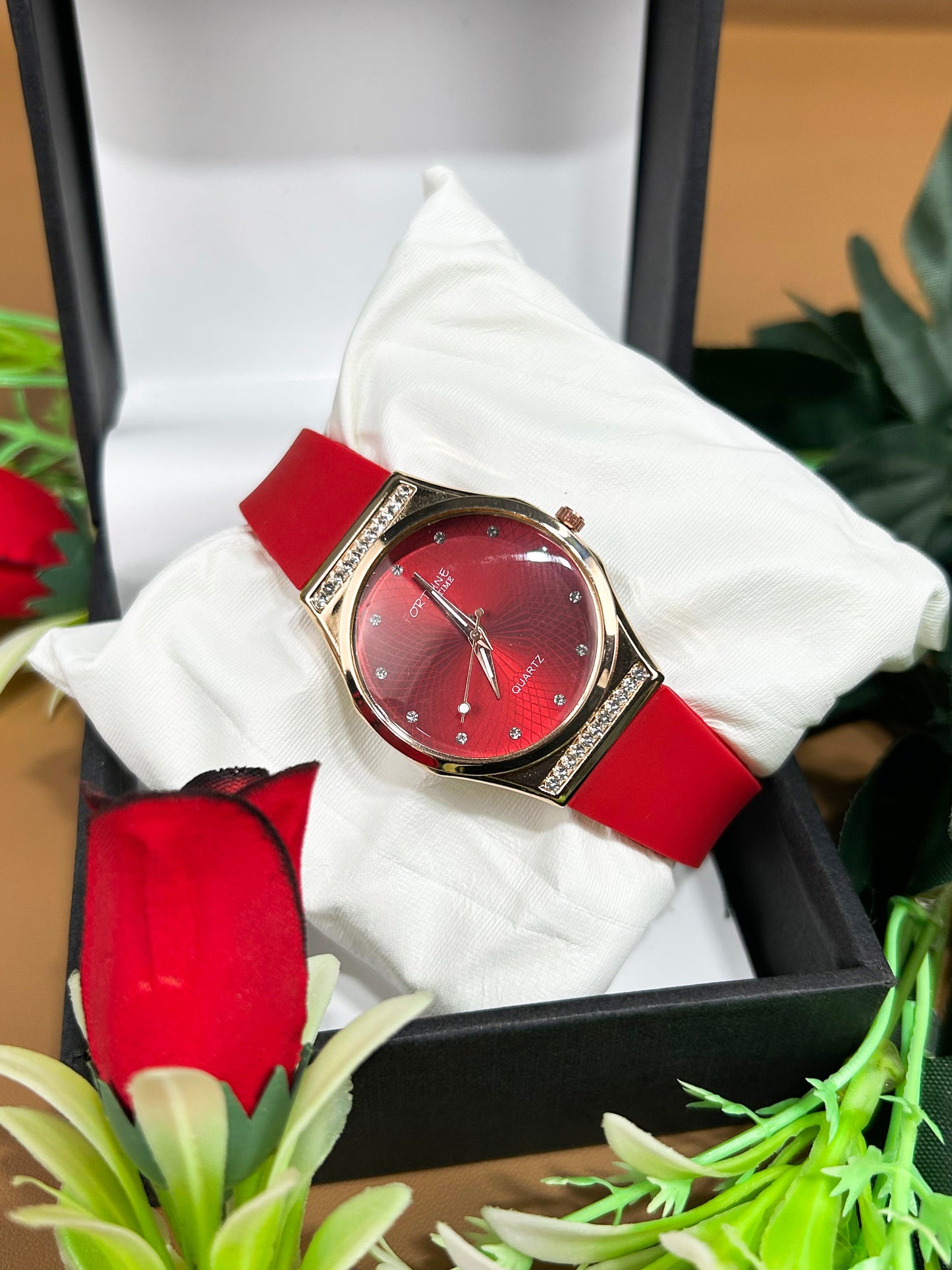 Red Stylish Wrist Watch for Women WW62