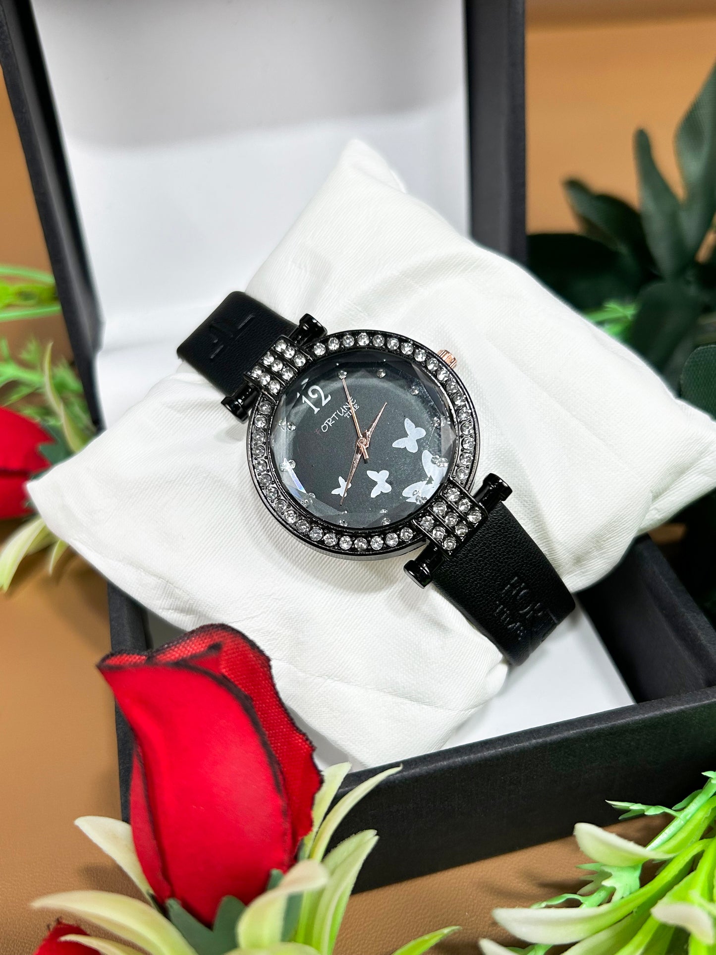 Black Stylish Wrist Watch for Women WW55